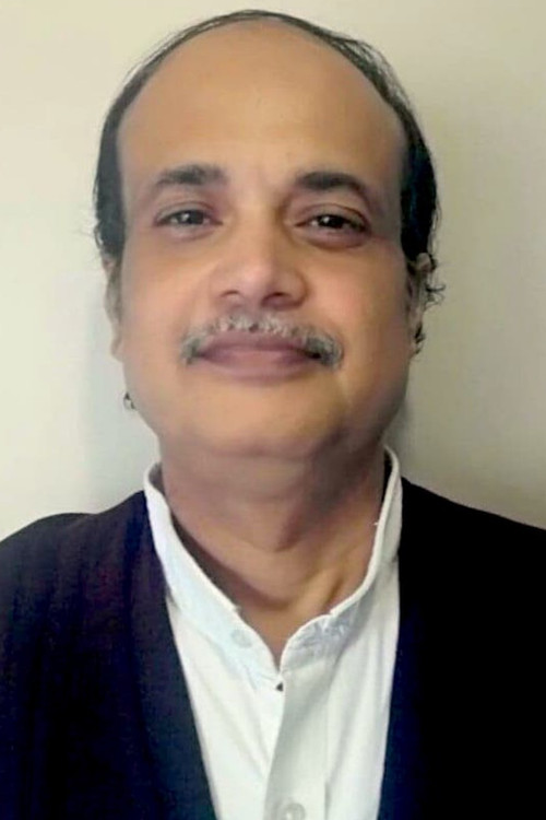 Shailesh Shankar Kulkarni as Shopkeeper