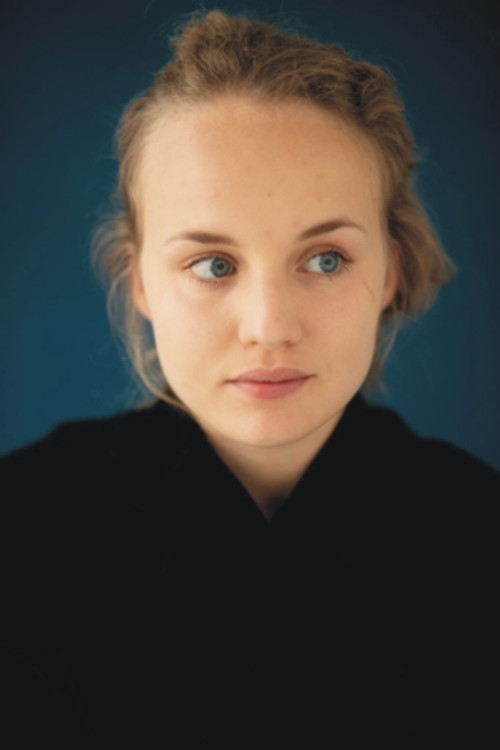 Luise von Finckh as Viola Rosemeyer