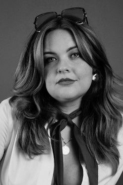 Lauren Clinton Clark as Janice Avery