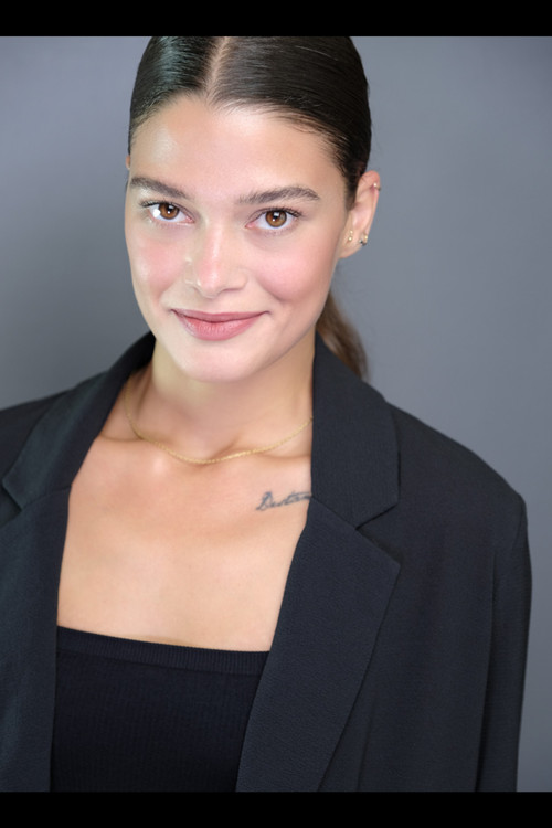 Mona Çalış as Efsun