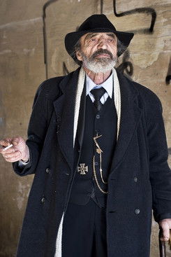 Bronius Kindurys as Pirmosios tavernos šeimininkas