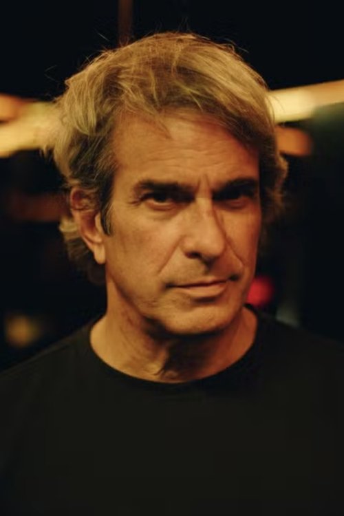 José Henrique Fonseca as Caju