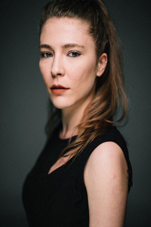 Öykü Candanadam as Emine Karadeniz