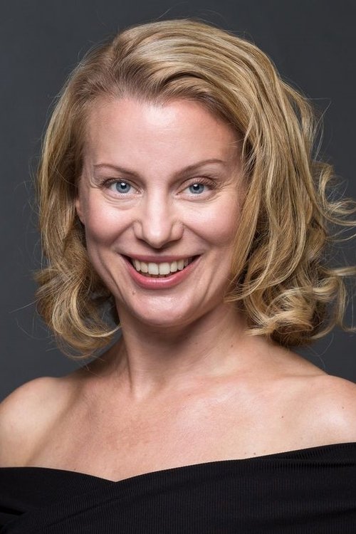 Judith Rumpf as Magda