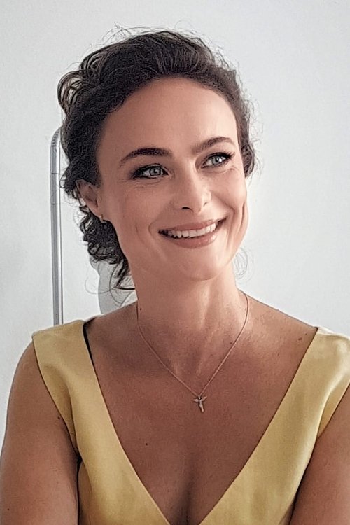 Yoana Bukovska-Davidova as Female 2