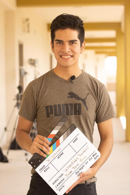 Sebastián Jaiovi as Houston