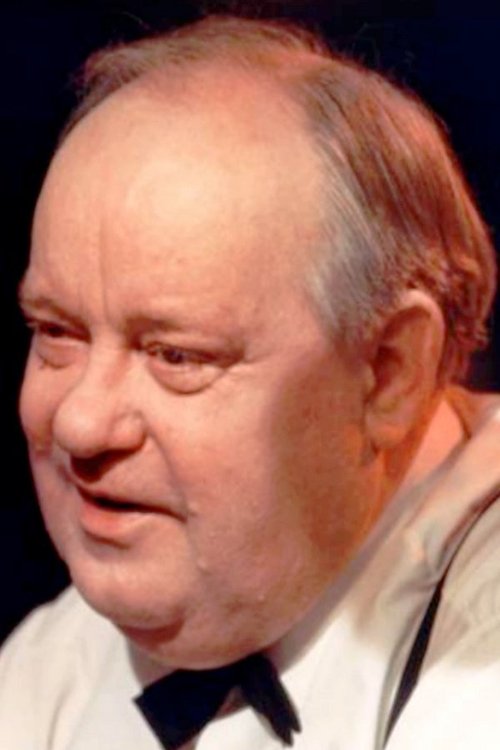 Karl Stegger as Mads Madsen