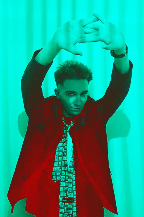 Jorge "George"  Ruiz as Policia #1