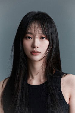Cheon Hee-joo as 유영