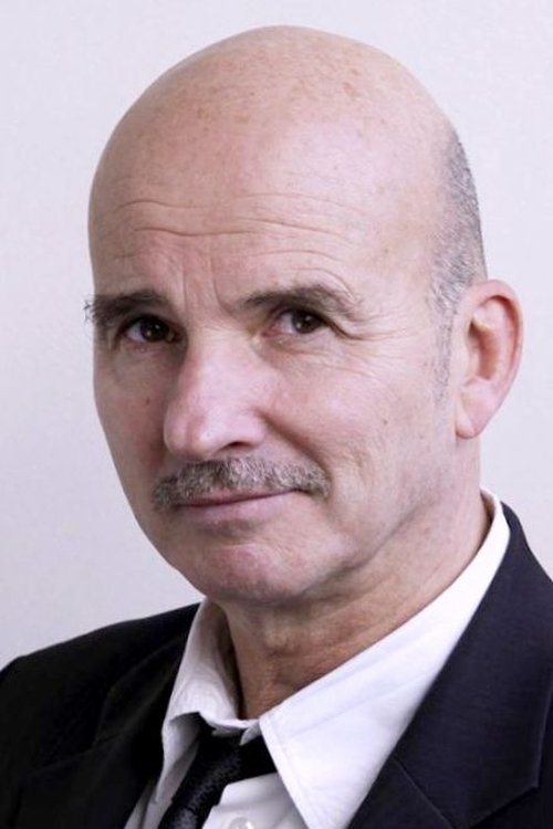 Ged Marlon as Directeur hôtel