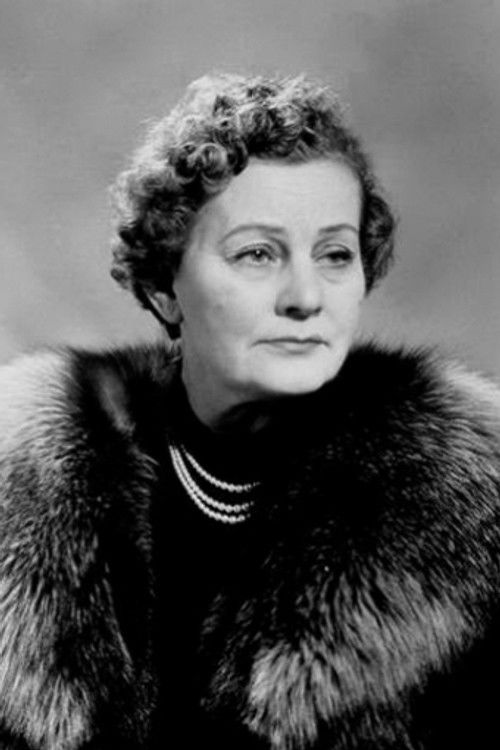 Anna Obukhovich as Olya