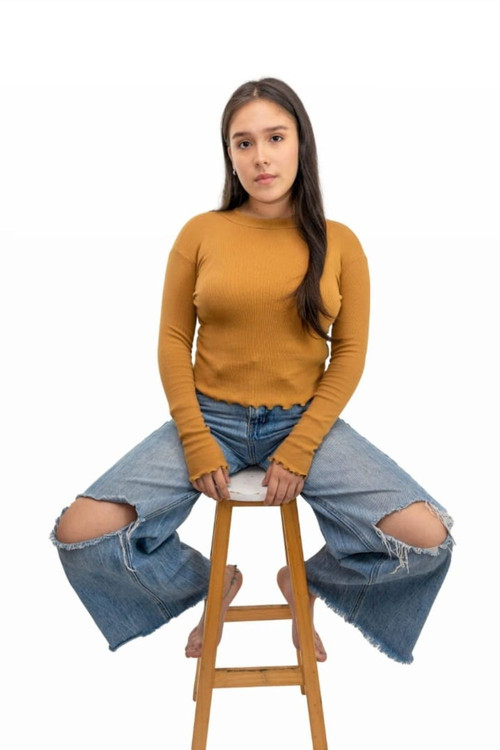 Alessandra Athenas García as Genesis