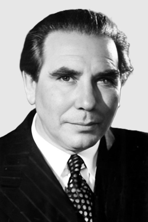 Donald Wolfit as Prof. Merrity