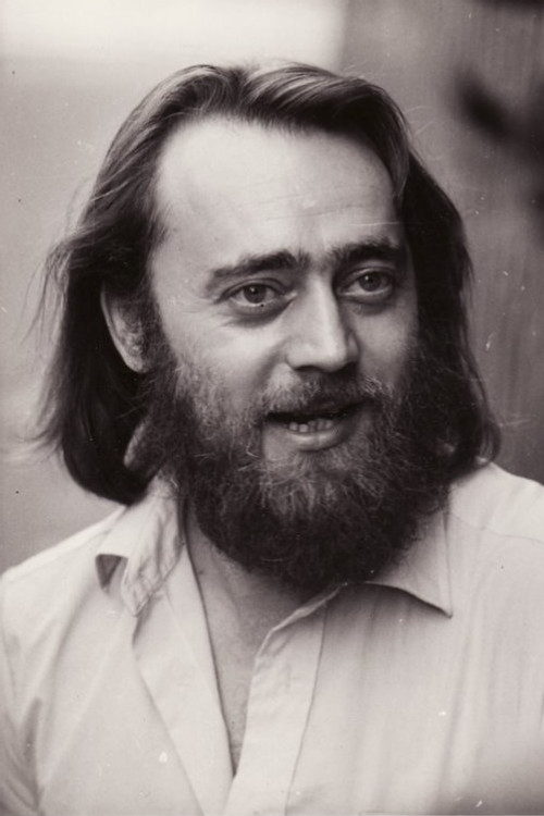 Máté Victor as Asztrik