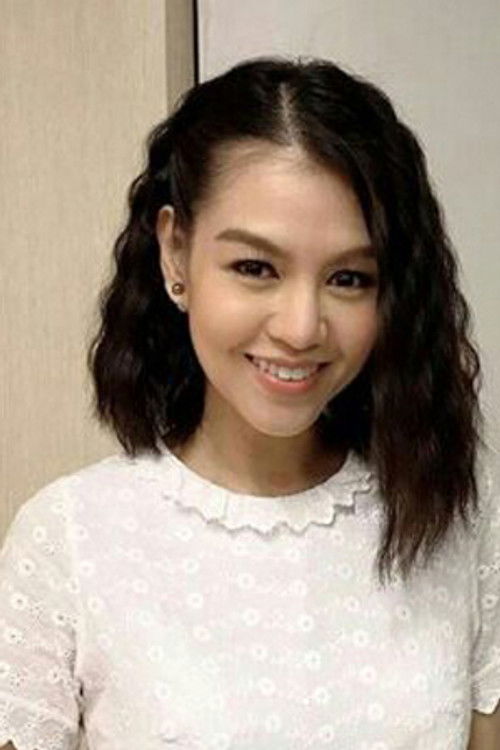 Gift Unchisa Liaopairoj as 