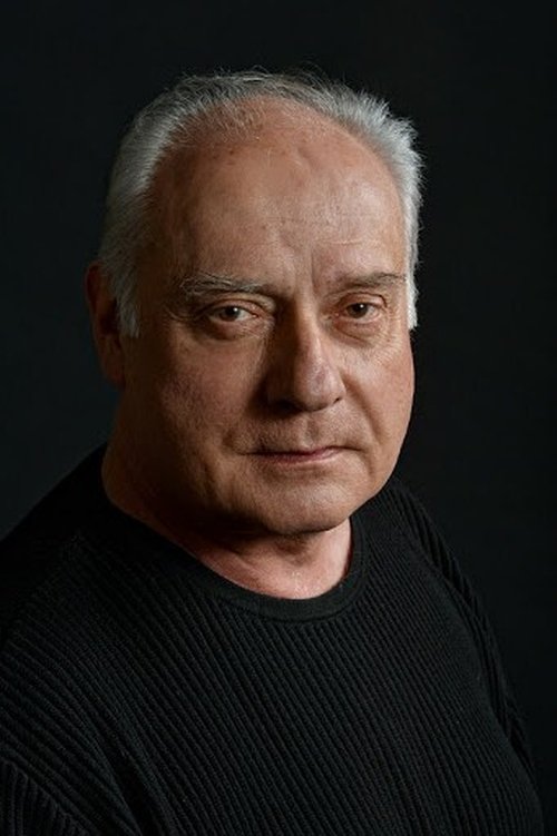 Tadeusz Huk as William Holding