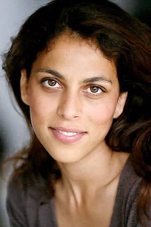 Joan Titus as La secrétaire