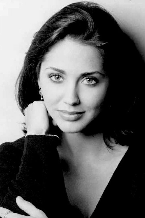 Bobbie Phillips as Zoey Kinsella