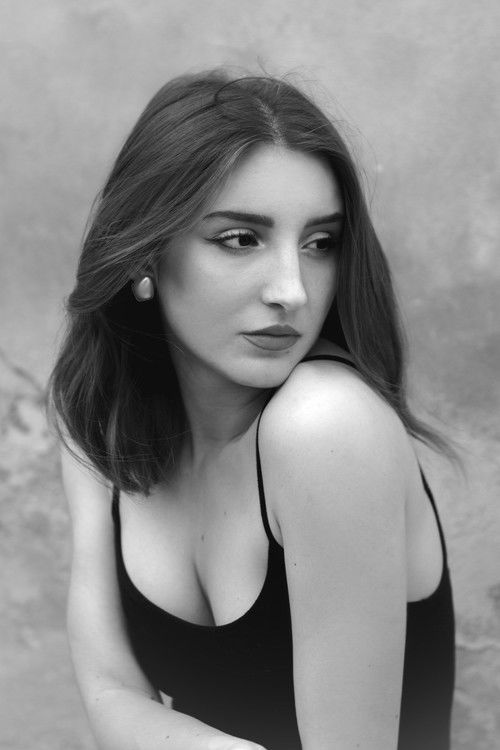 Ilaria Mestieri as Mirea