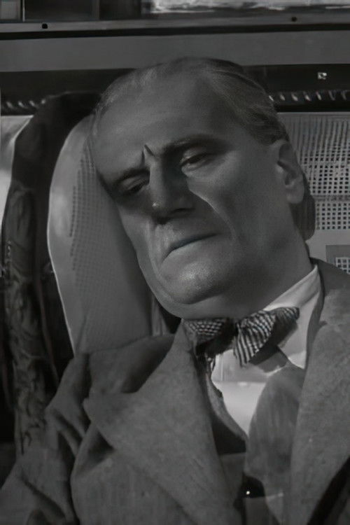 Jacques Berlioz as Le capitaine West