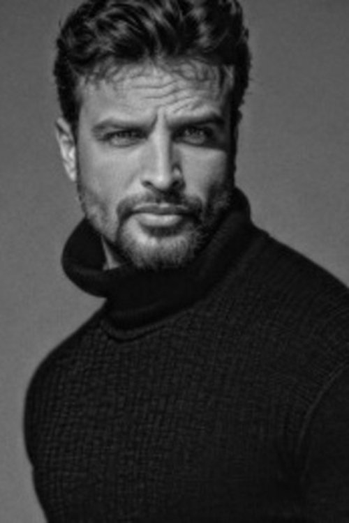 Alessandro Pess as Simone