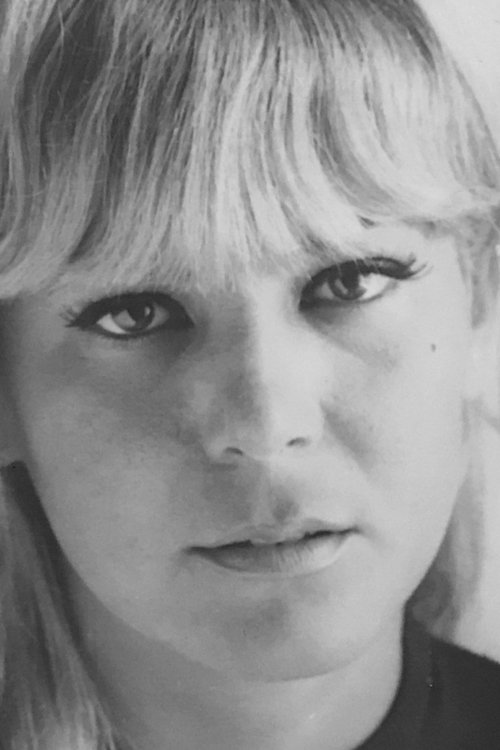 Júlia Buisel as Amiga de Delfina