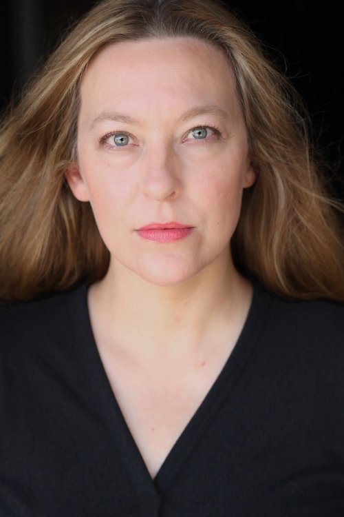 Elise Fyke as Elizabeth