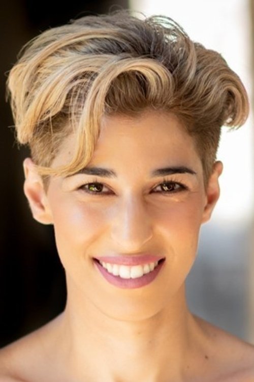 Talin Agon as Lindsay Sinclair