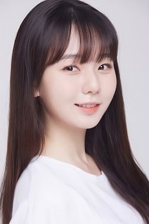 Kim Yi Yeong as Yoo Mi