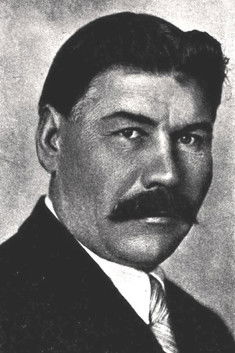 Stepan Shkurat as Middle man