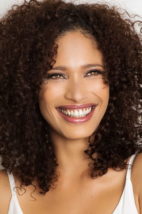 Rhavine Chrispim as Manoela