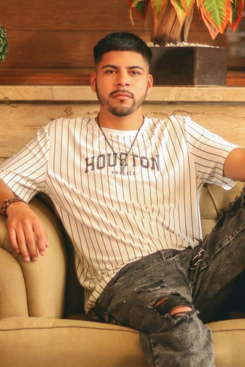 Adrián Villegas Palacios as Uriel