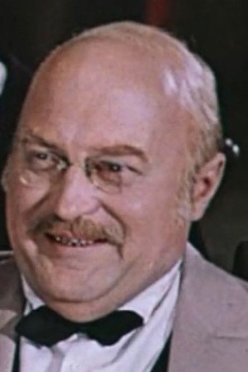 Vladimir Guzar as фотограф