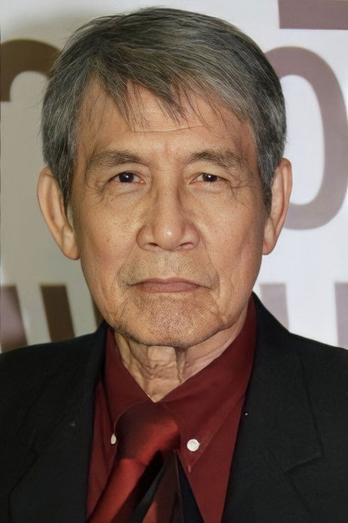 Somboonsuk Niyomsiri as Snake Vendor