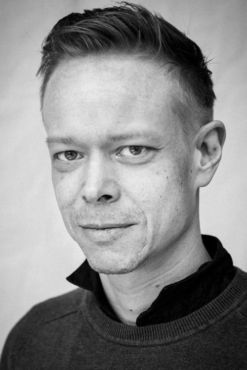 Joachim Rafaelsen as Geir