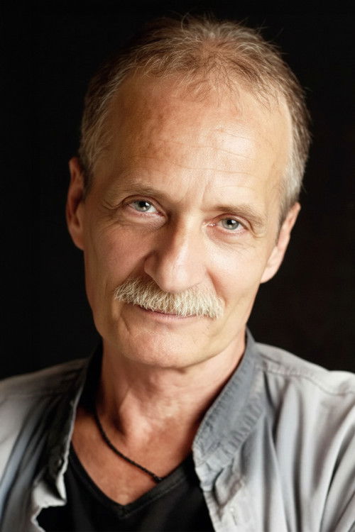 Cüneyt Çalışkur as Hamza