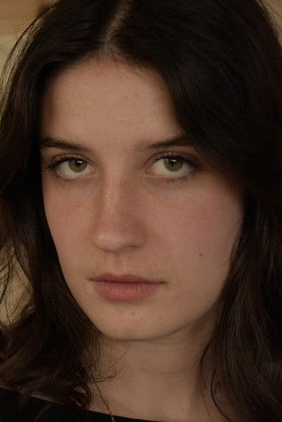 Héloïse Minois as Leslie