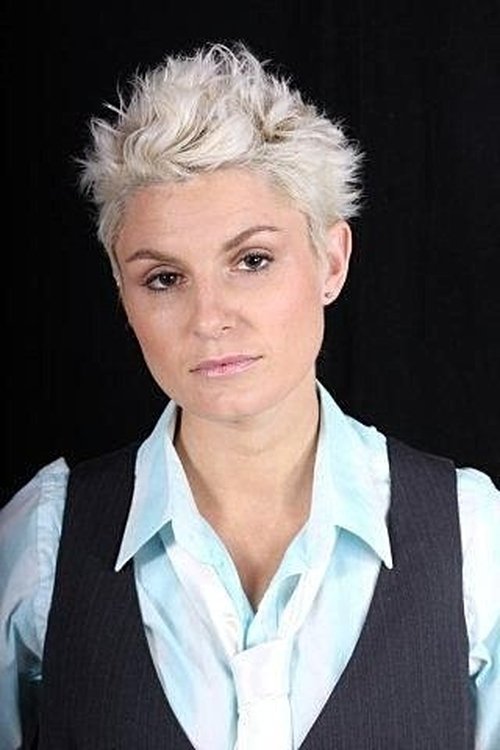 Rachel Kahan as Schoolie