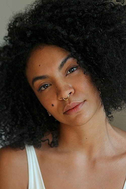 Sol Menezzes as Ana Maria