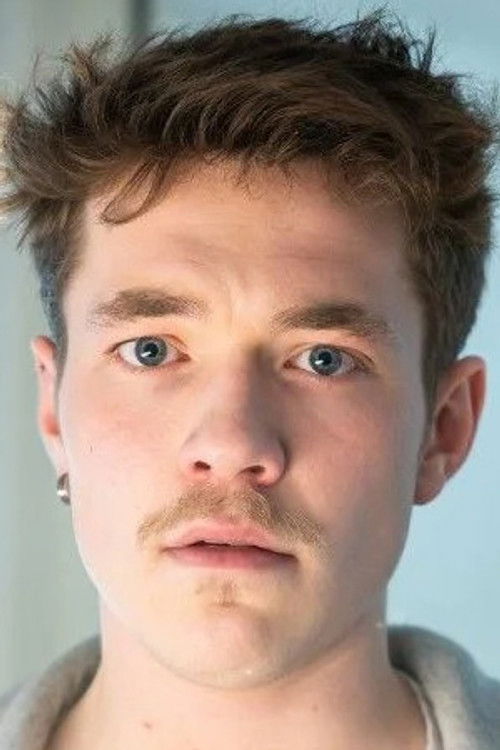 Bram Spooren as Elias Bijnens