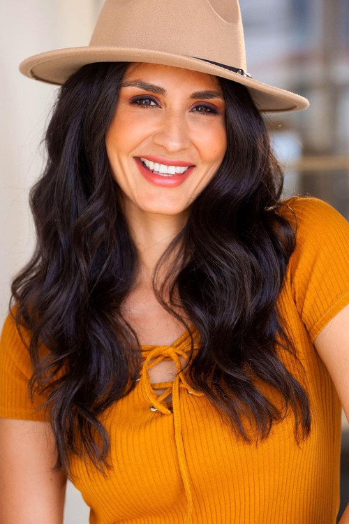 Andrea Pazmino as Shannon Cooper