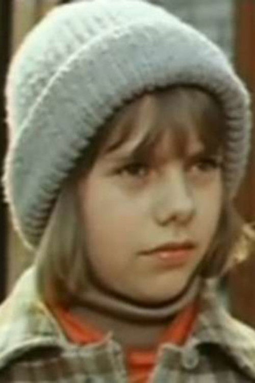 Nadya Shulzhenko as Alyoshka