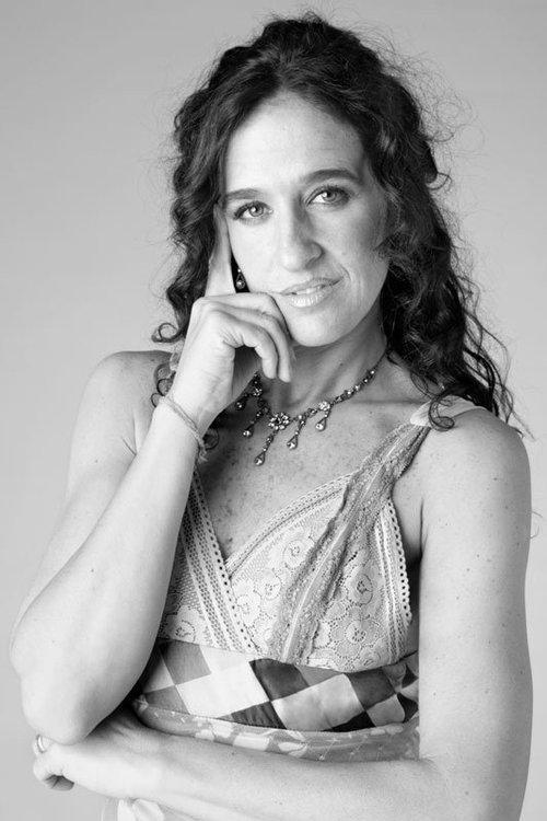 Mariana Braun as Profesora Lucia