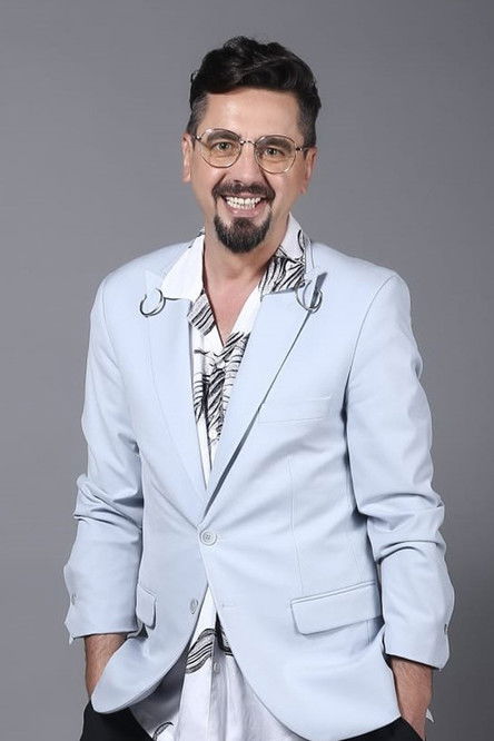 Cosmin Natanticu as Mugur