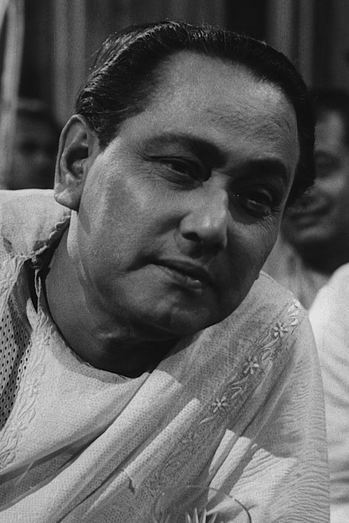 Chhabi Biswas as Biswambhar Roy
