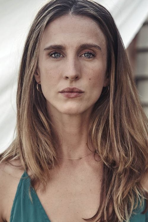 Hermione Lynch as Victoria