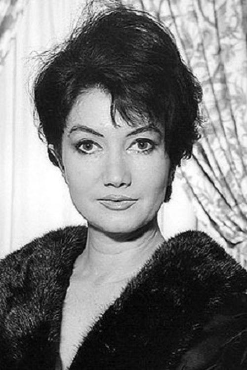 Zena Marshall as Carola