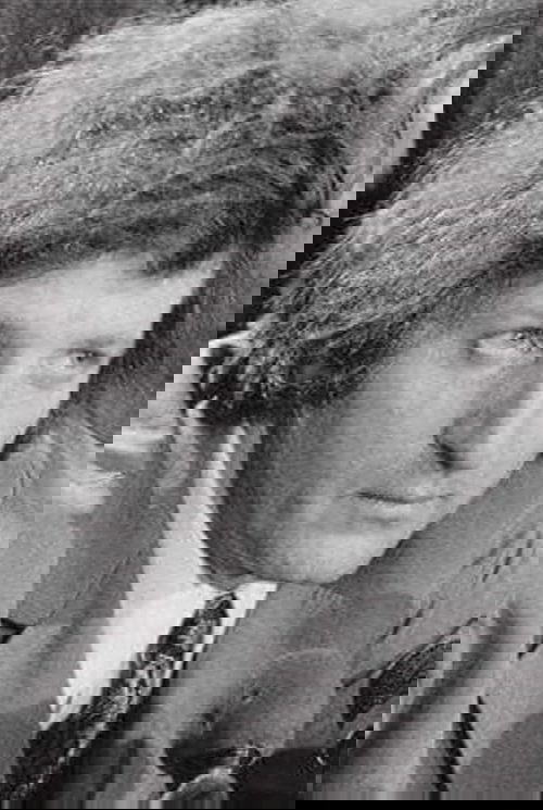 Leonard Weinglass as Self - Defense Attorney (archive footage)