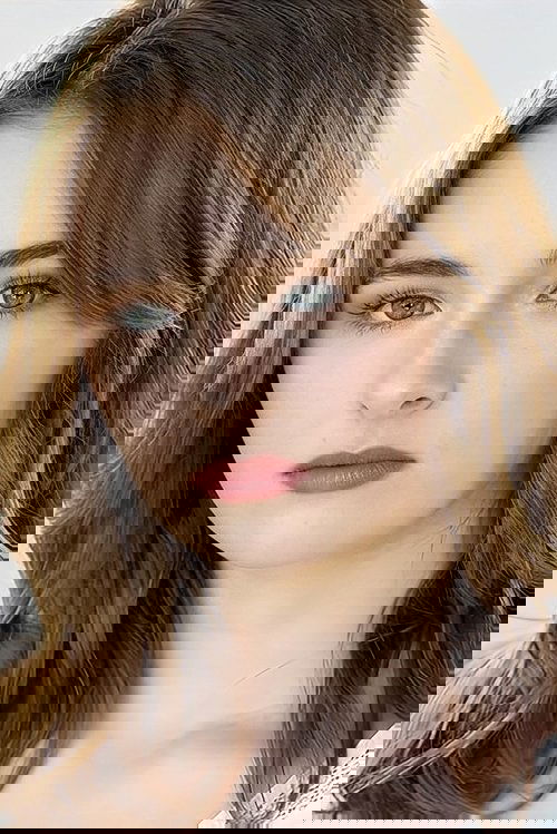 Isabella Kai as Lily Connover