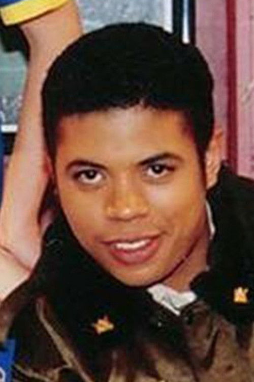 Alvin Bruinders as Sandy Hall